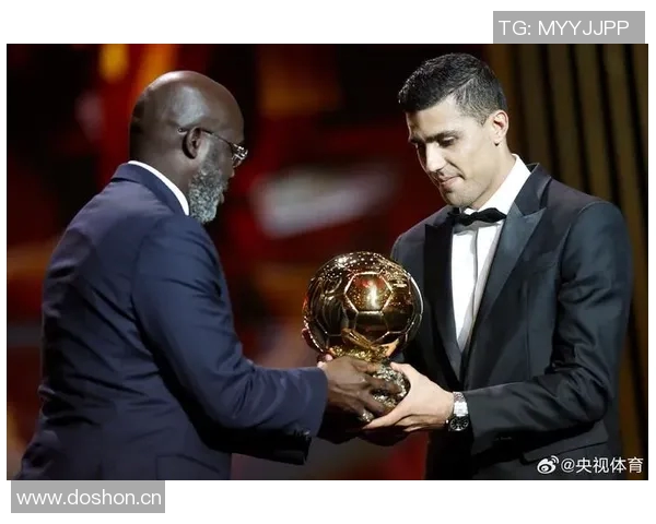 一年前的今天罗德里荣获金球奖见证足球历史的辉煌时刻