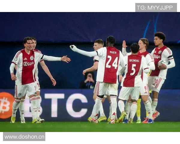 三位球星在欧冠客场对阿贾克斯上演帽子戏法的精彩瞬间